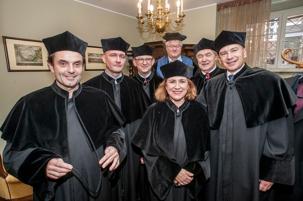 Od lewej: prof. Eric Cornue EFMD, dr Przemysław Wajda, Ramón O'Callagh, Eric Waarts RSM, Virginie de Barnier, prof. Wojciech Rybowski, Andrzej Popadiuk